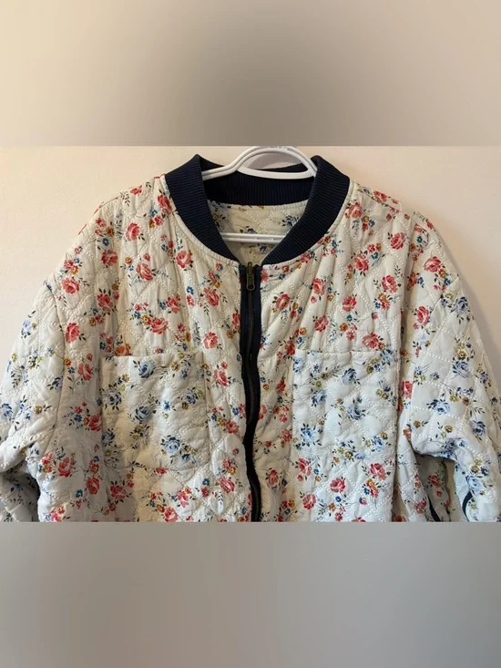 THE GREAT. THE REVERSIBLE QUILTED BOMBER - ROSE PATCHWORK Large - Picture 7 of 12